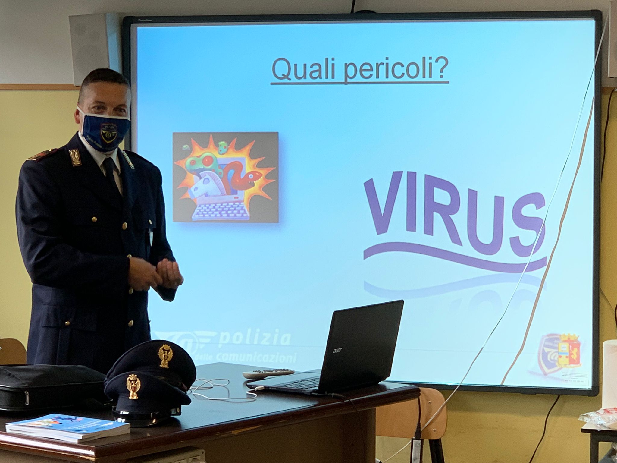 Giornata mondiale degli insegnanti: la Polposta novarese nelle scuole per parlare di sicurezza online