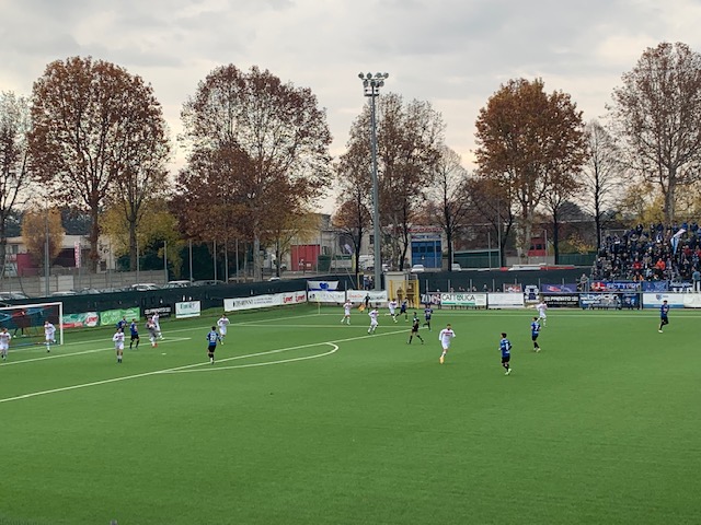Il Novara vince con la Caronnese e vola al primo posto. Marchionni: «Importante invertire il trend fuori casa»
