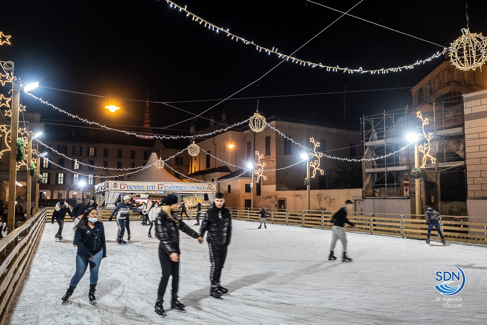 Luci e animazioni accendono il Natale a Novara