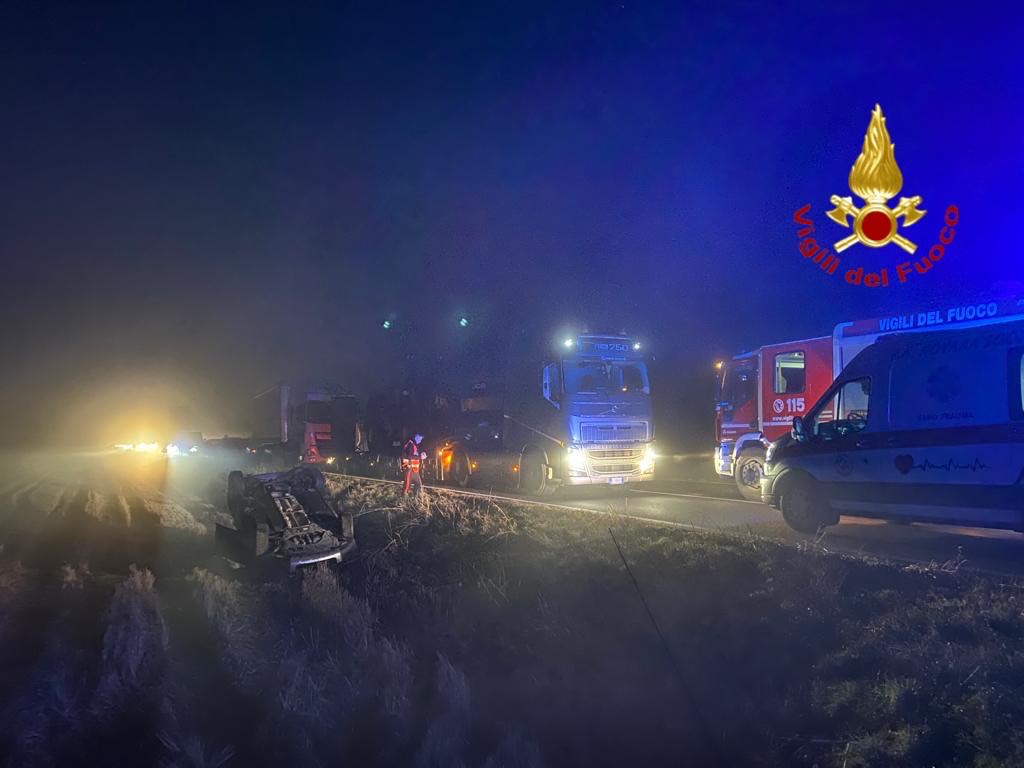 Auto contro autoarticolato in un incidente a Cameriano