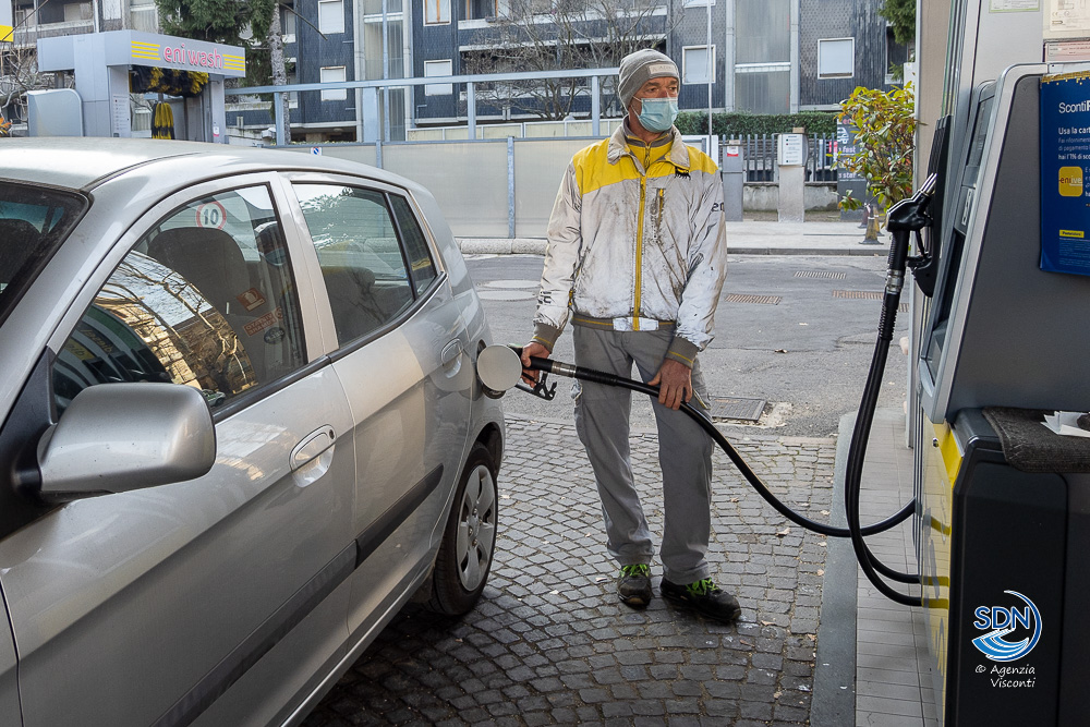 Il caro carburante mette in ginocchio benzinai e clienti