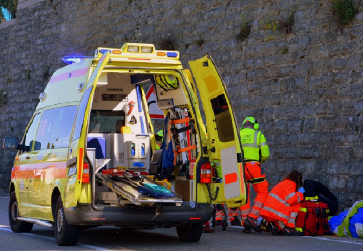 Incidente stradale a Novara: grave un 45enne in moto