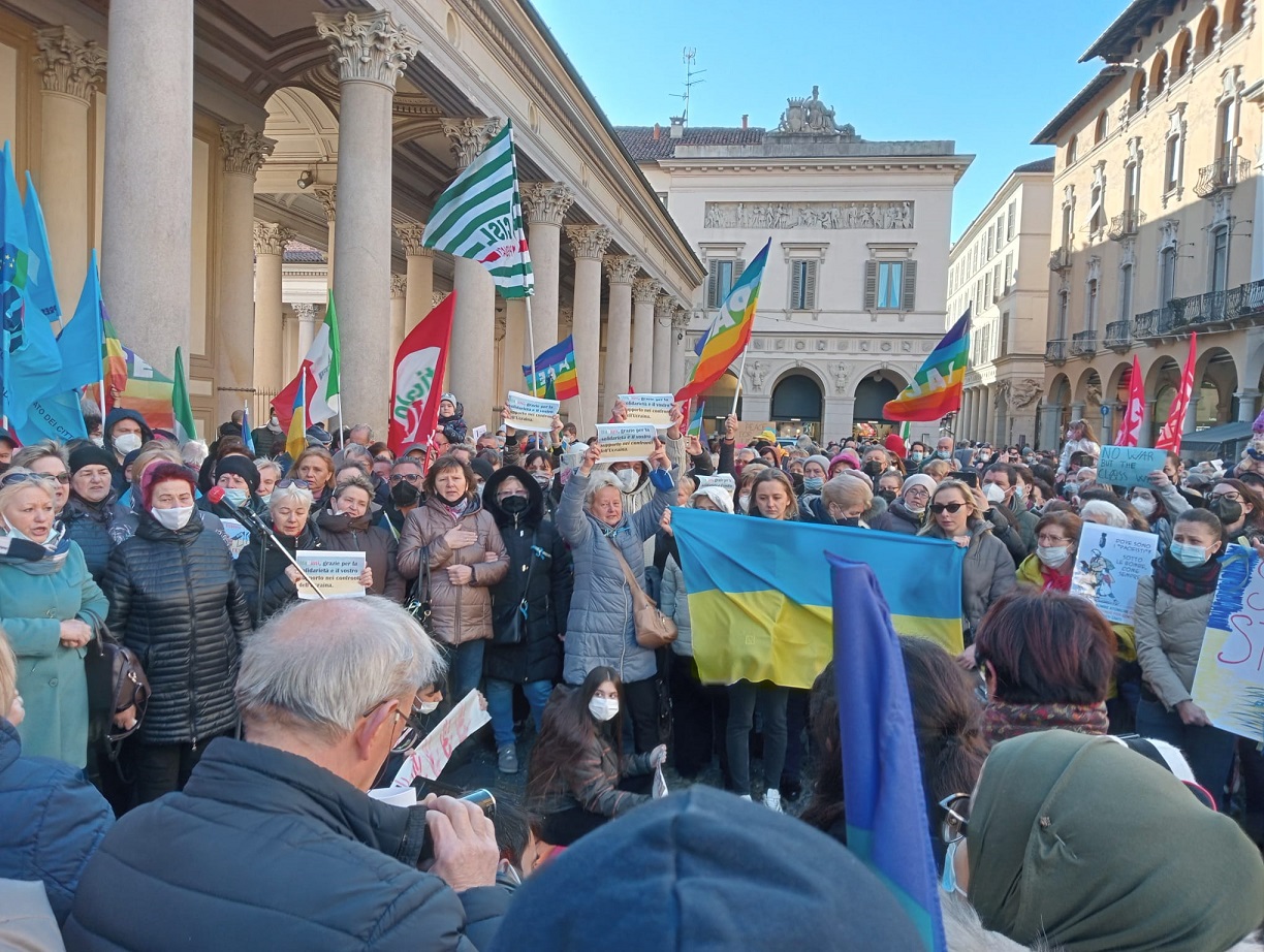 In 500 in piazza a Novara per dire ‘no’ alla guerra