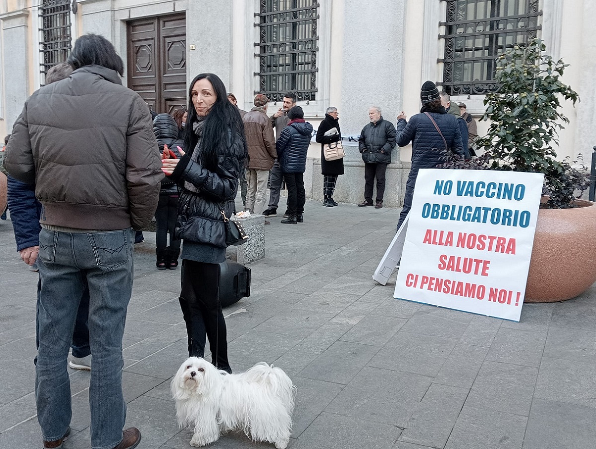 Novara: ancora in piazza i “No pass”
