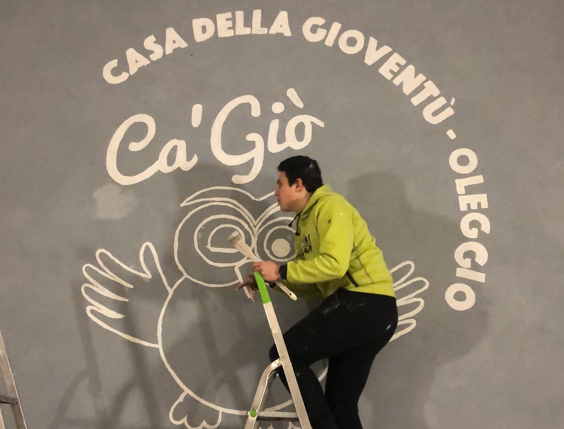 Oleggio, “nuovo” salone per l’oratorio, grazie al lavoro di ragazzi e adulti