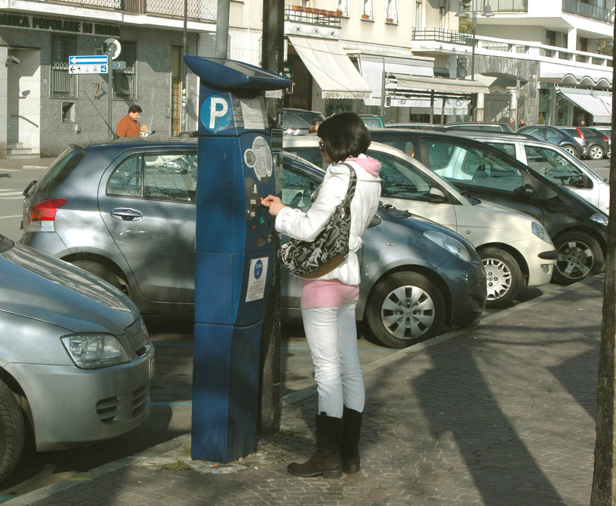 Arona, un milione e mezzo dalle multe per far quadrare il bilancio