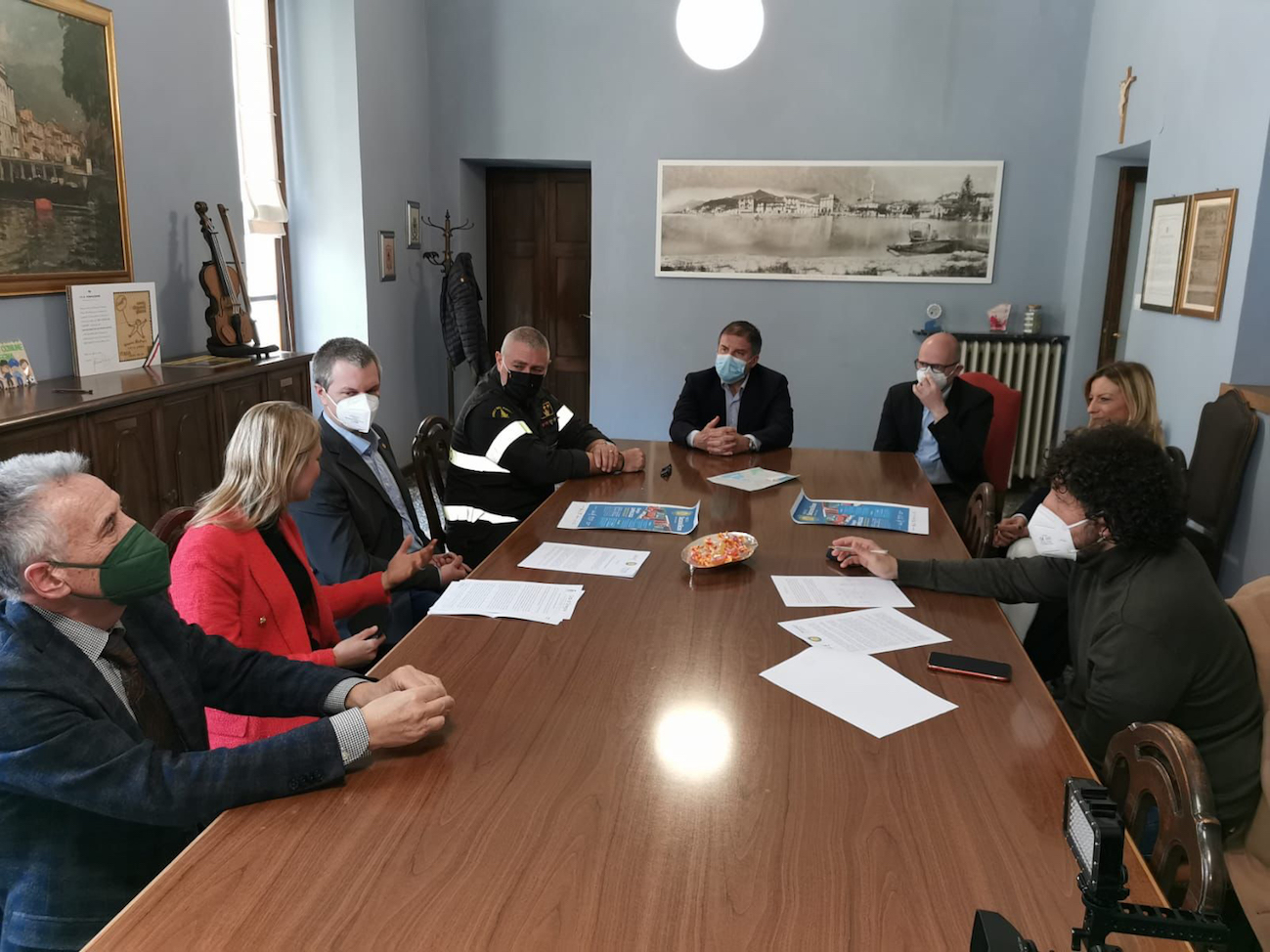 I mezzi dei Vigili del Fuoco si presentano agli omegnesi