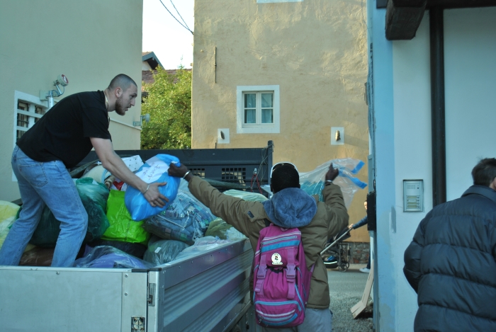 Emergenza Ucraina, sette furgoni di aiuti in partenza da Borgomanero