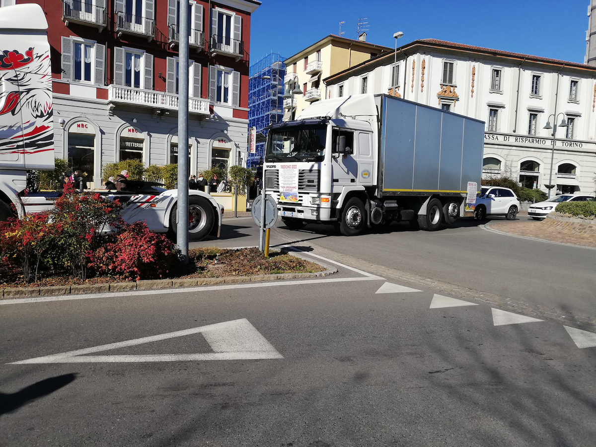 Ridateci il tredicino: la protesta dei giostrai ad Arona