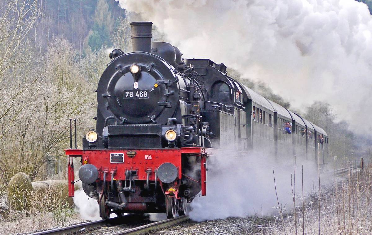 Sulla ferrovia Novara – Varallo torna la locomotiva