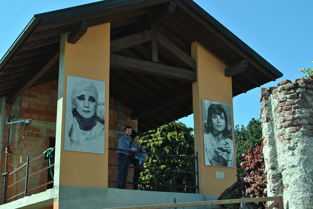 16 mila piccole “tessere” di vetro per raffigurare Valentina Cortese