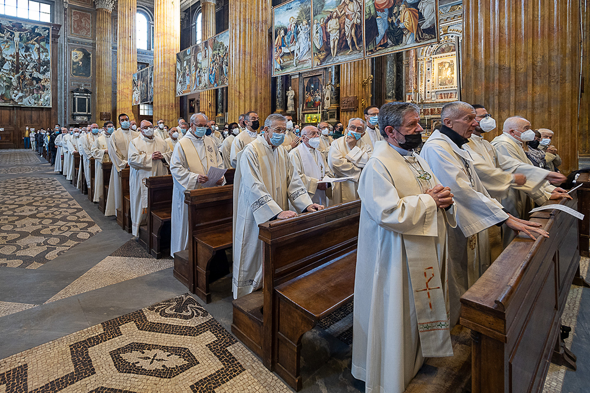 Il vescovo Franco Giulio alla Messa crismale: «No a preti animatori sociali  o funzionari del sacro»