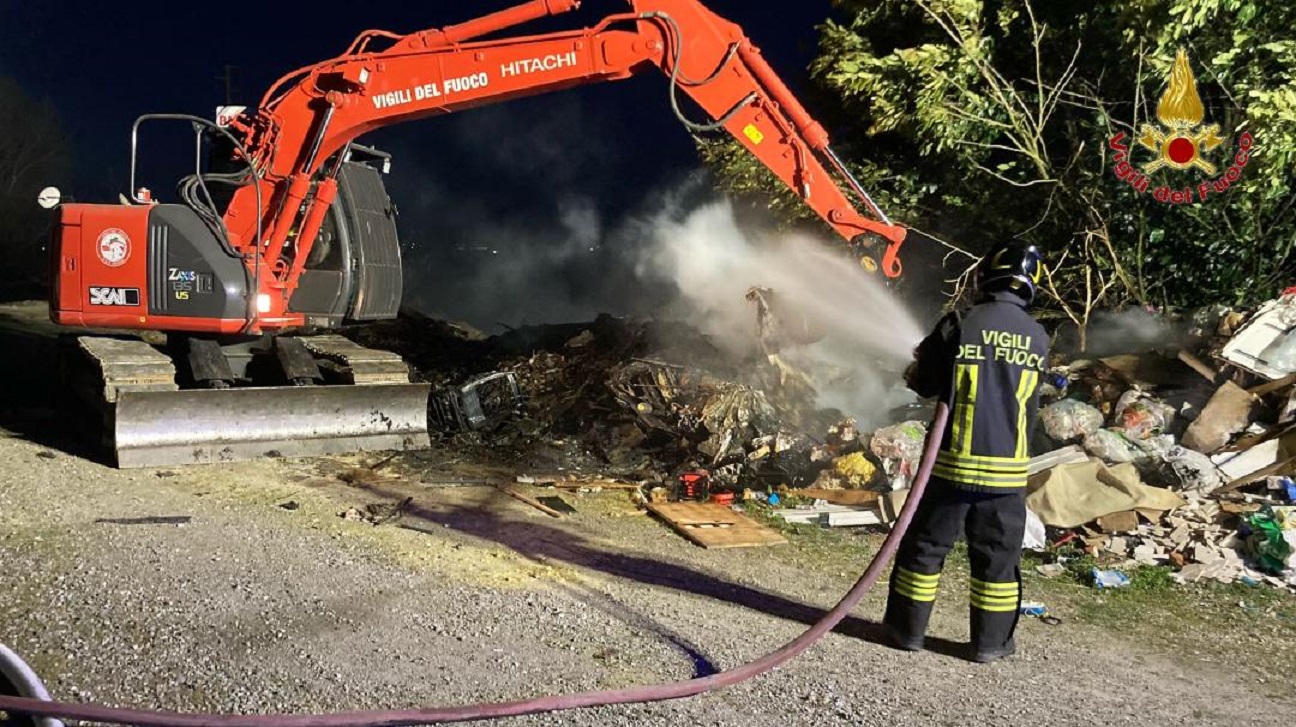 Forte vento sul Novarese: centinaia le chiamate ai Vigili del fuoco