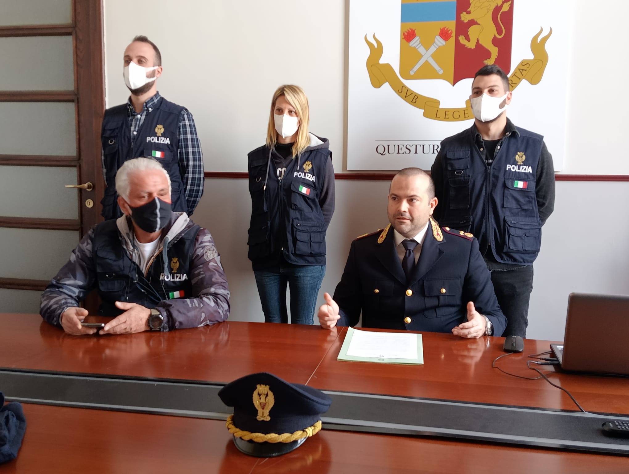 Accoltellò l’amico per strada a Novara: arrestato dalla Polizia in Sicilia per tentato omicidio