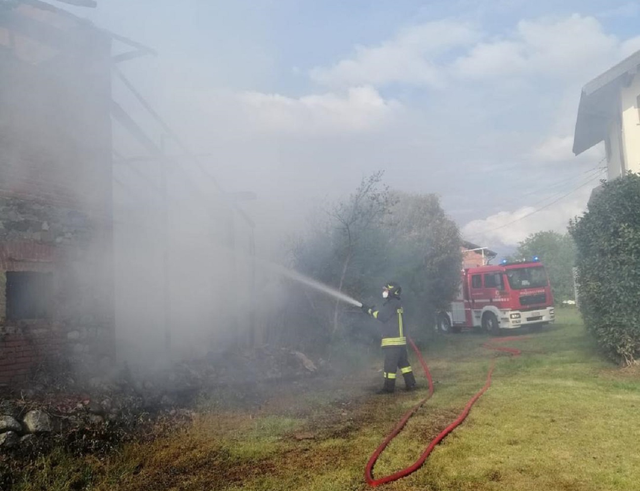 Fontaneto d’Agogna: incendio in un cascinale