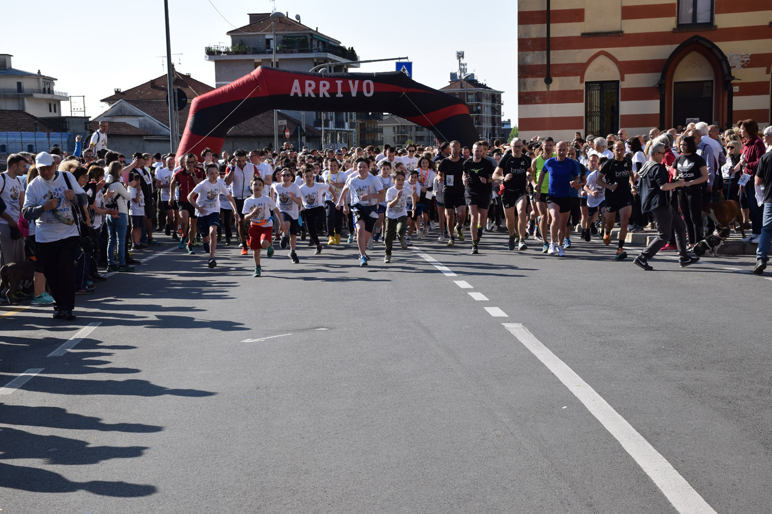 Borgomanero, la camminata dei 1500 segna una nuova ripartenza