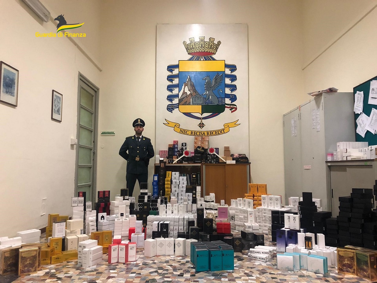 Lotta alla contraffazione: nei guai un imprenditore con base a Novara
