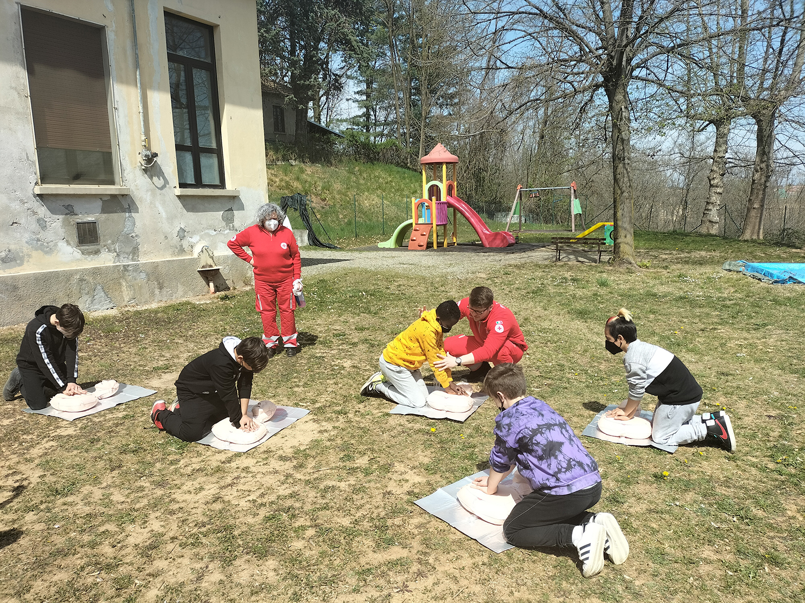 Alla scuola media di Boca va in cattedra la Croce Rossa