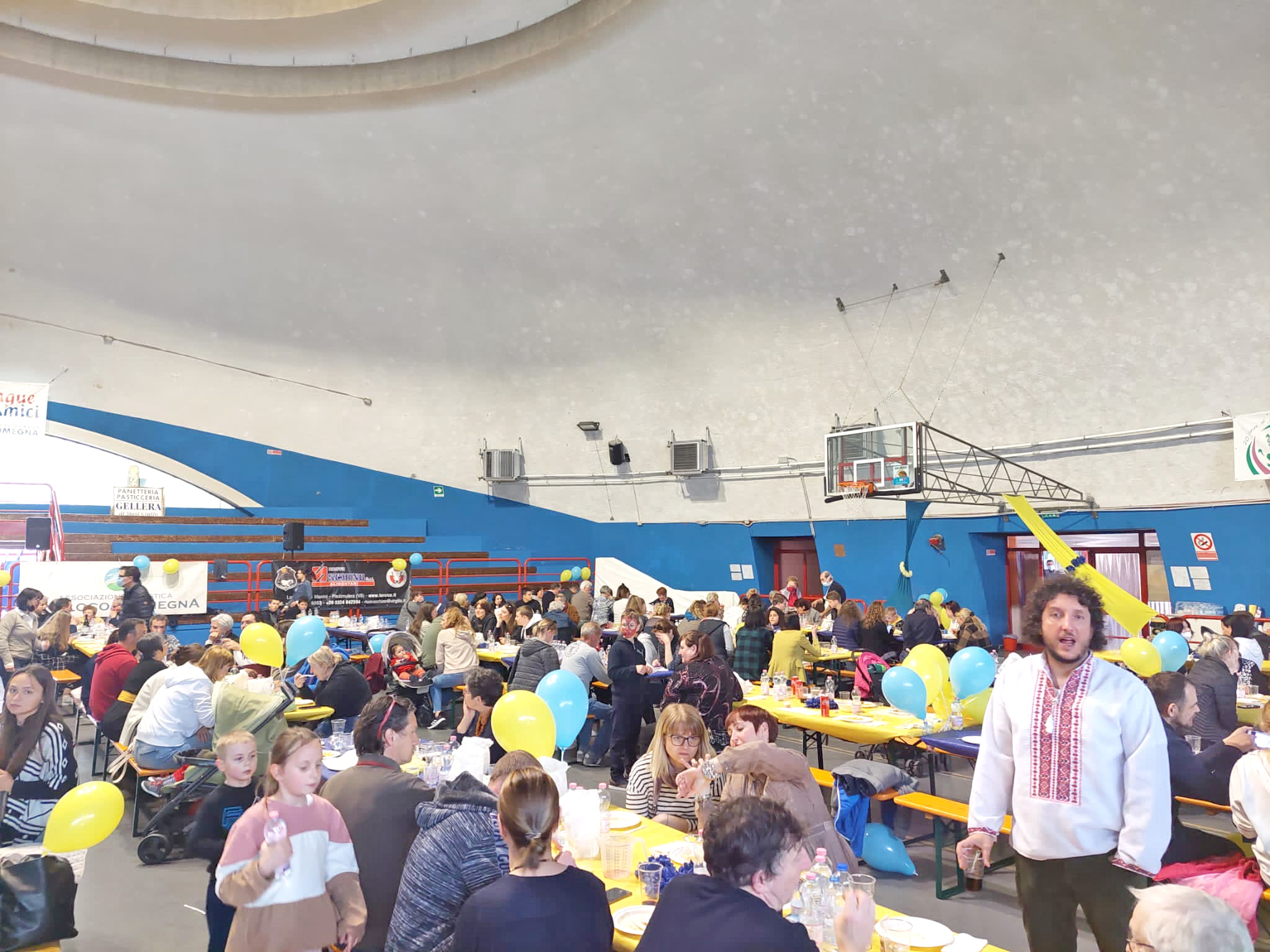 Il sorriso dei bimbi ucraini al pranzo della solidarietà a Bagnella