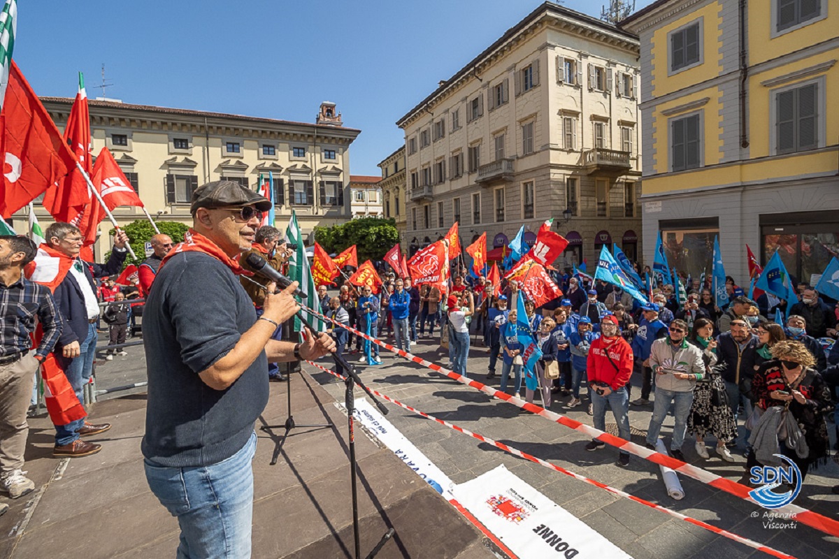 Corteo del Primo Maggio a Novara per la pace e un lavoro più sicuro e qualificato