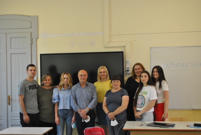 Profughi ucraini a scuola di prima alfabetizzazione al Cipia di Borgomanero