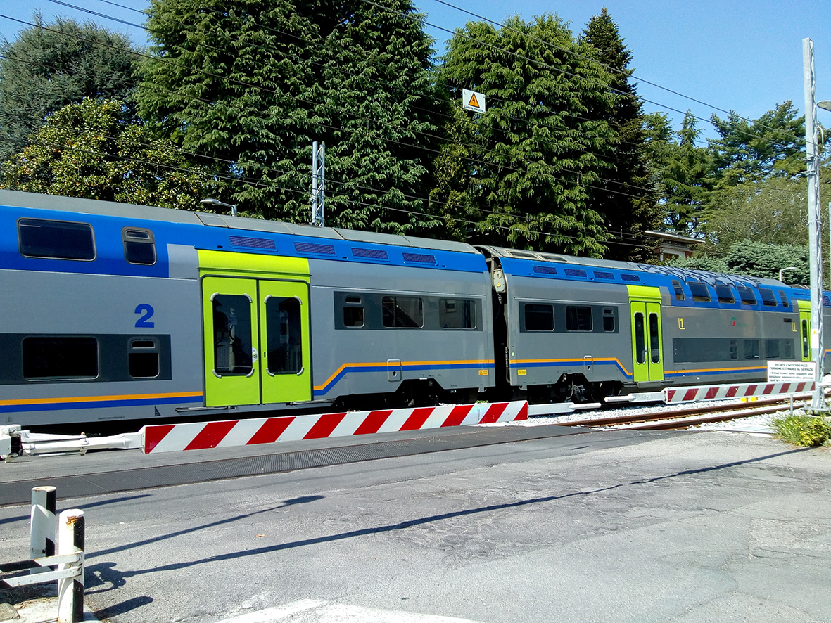 Il futuro della ferrovia di Galliate, tra code e passaggi a livello