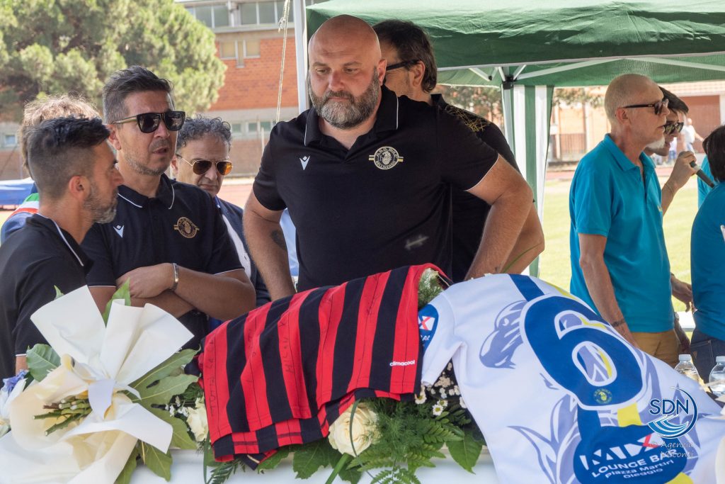 I funerali di Leo Balzaretti a Bellinzago Novarese: adesso gioca nella squadra degli angeli