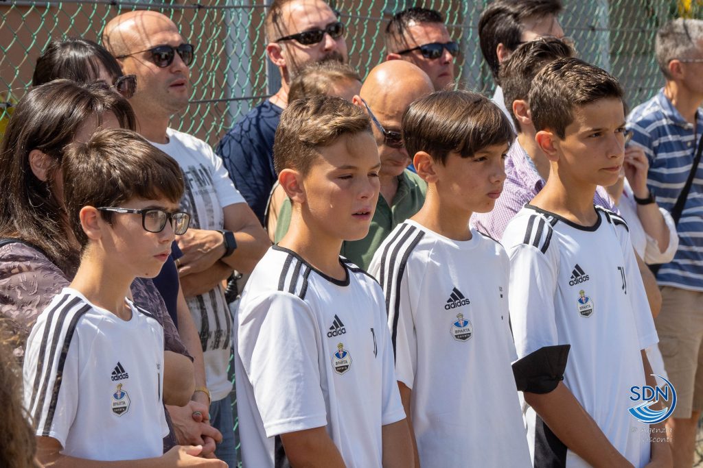 I funerali di Leo Balzaretti a Bellinzago Novarese: adesso gioca nella squadra degli angeli