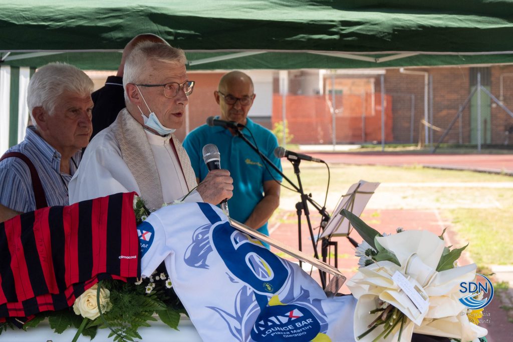 I funerali di Leo Balzaretti a Bellinzago Novarese: adesso gioca nella squadra degli angeli