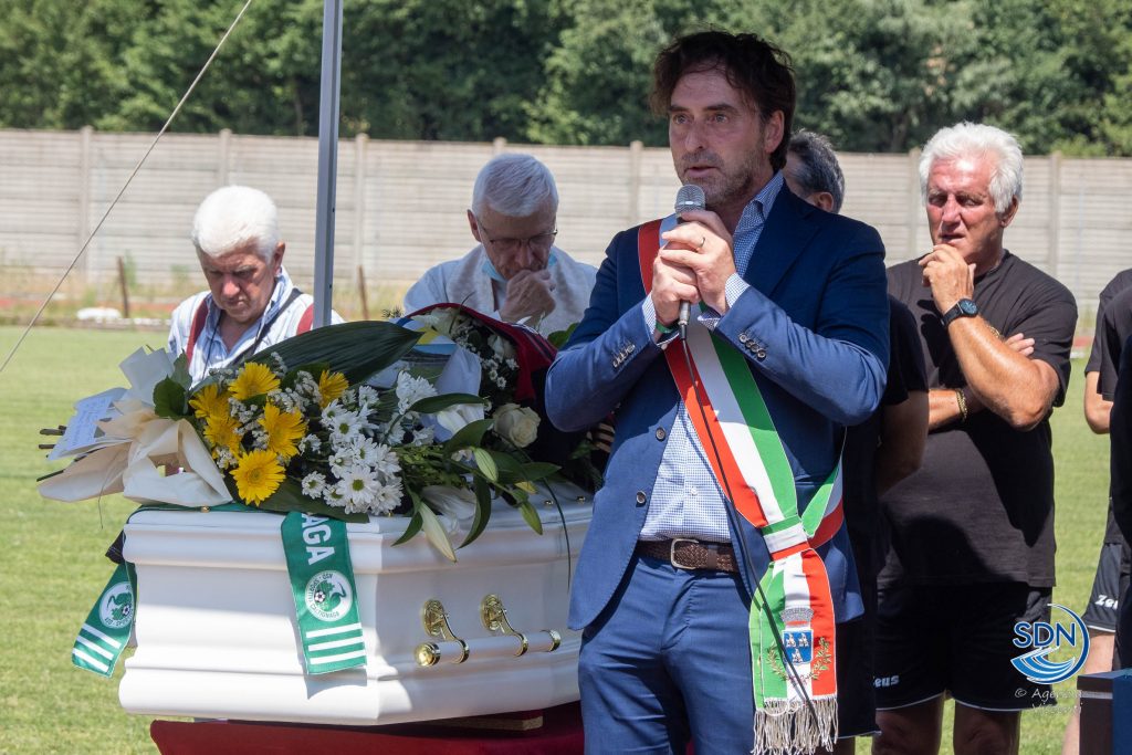 I funerali di Leo Balzaretti a Bellinzago Novarese: adesso gioca nella squadra degli angeli