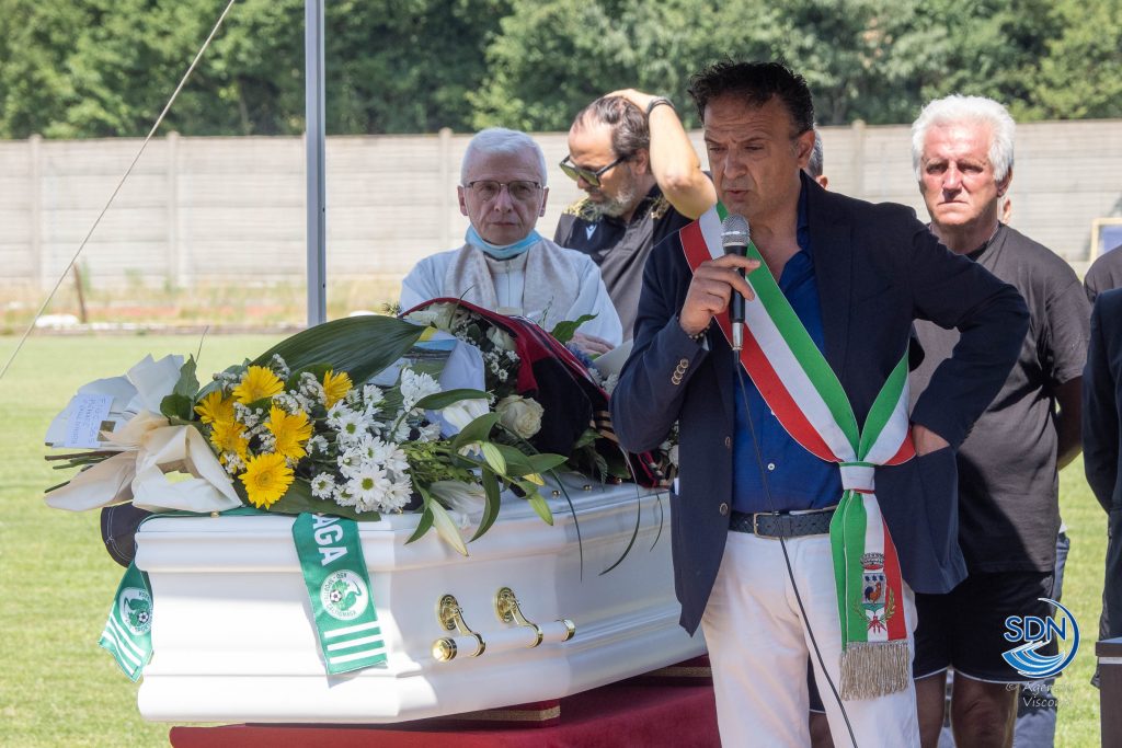 I funerali di Leo Balzaretti a Bellinzago Novarese: adesso gioca nella squadra degli angeli