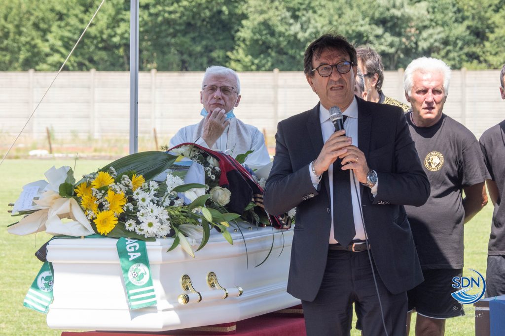 I funerali di Leo Balzaretti a Bellinzago Novarese: adesso gioca nella squadra degli angeli