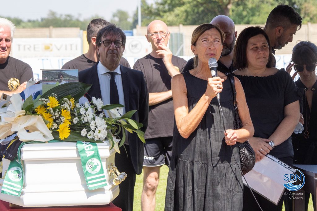 I funerali di Leo Balzaretti a Bellinzago Novarese: adesso gioca nella squadra degli angeli