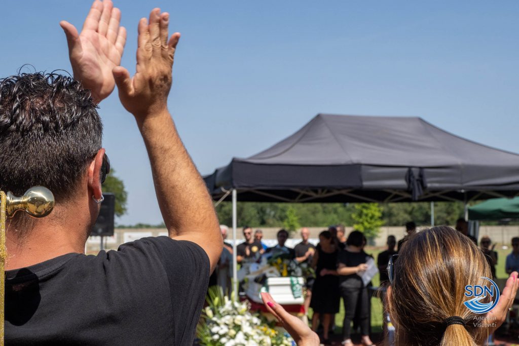 I funerali di Leo Balzaretti a Bellinzago Novarese: adesso gioca nella squadra degli angeli