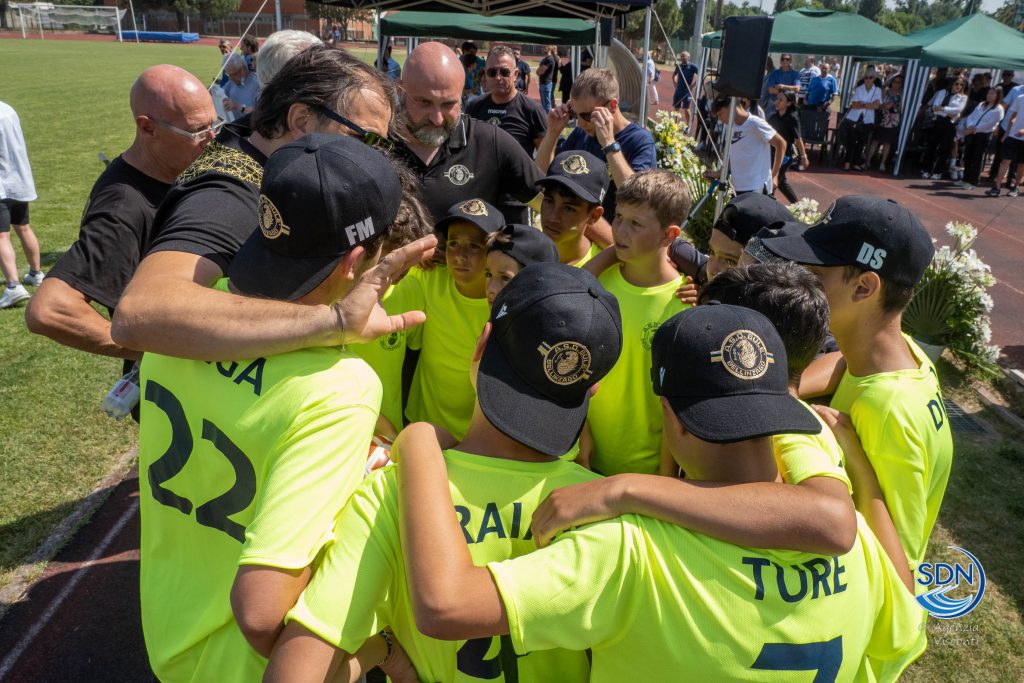 I funerali di Leo Balzaretti a Bellinzago Novarese: adesso gioca nella squadra degli angeli