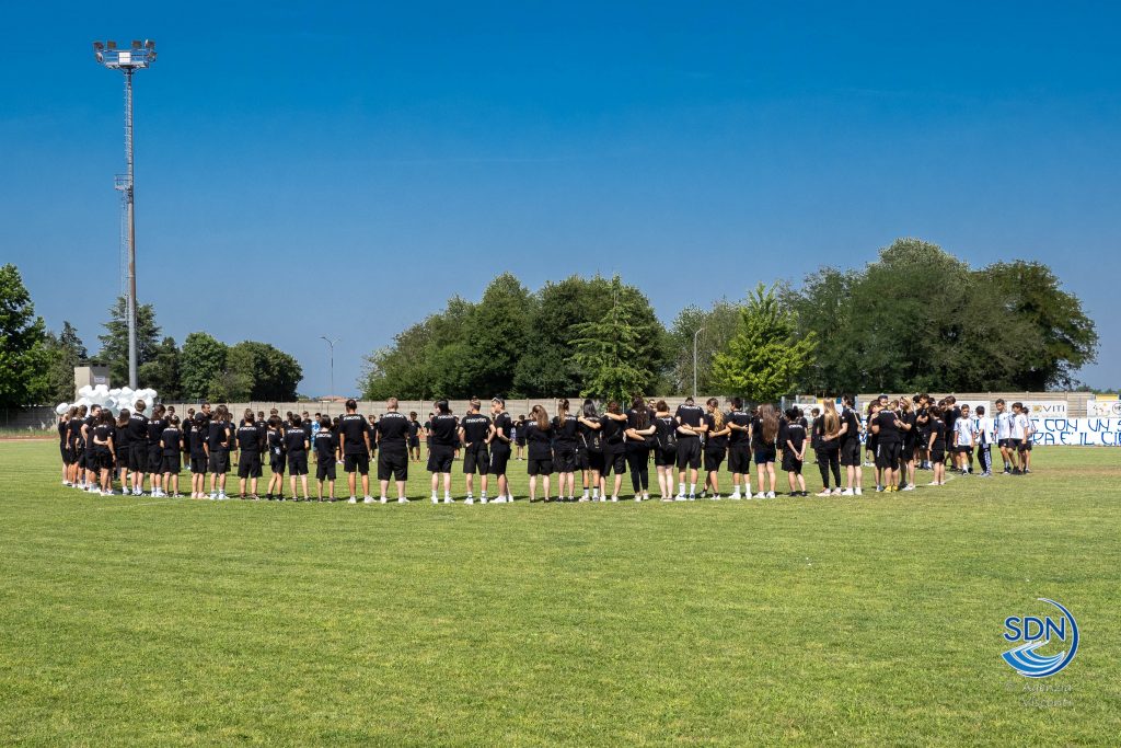 I funerali di Leo Balzaretti a Bellinzago Novarese: adesso gioca nella squadra degli angeli