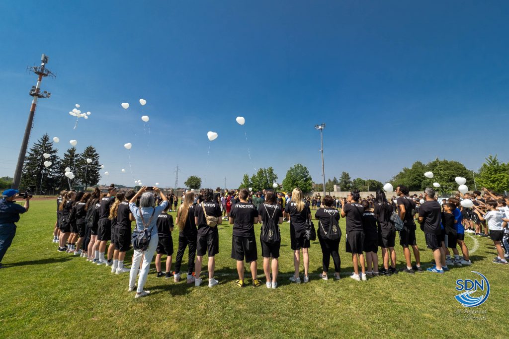 I funerali di Leo Balzaretti a Bellinzago Novarese: adesso gioca nella squadra degli angeli