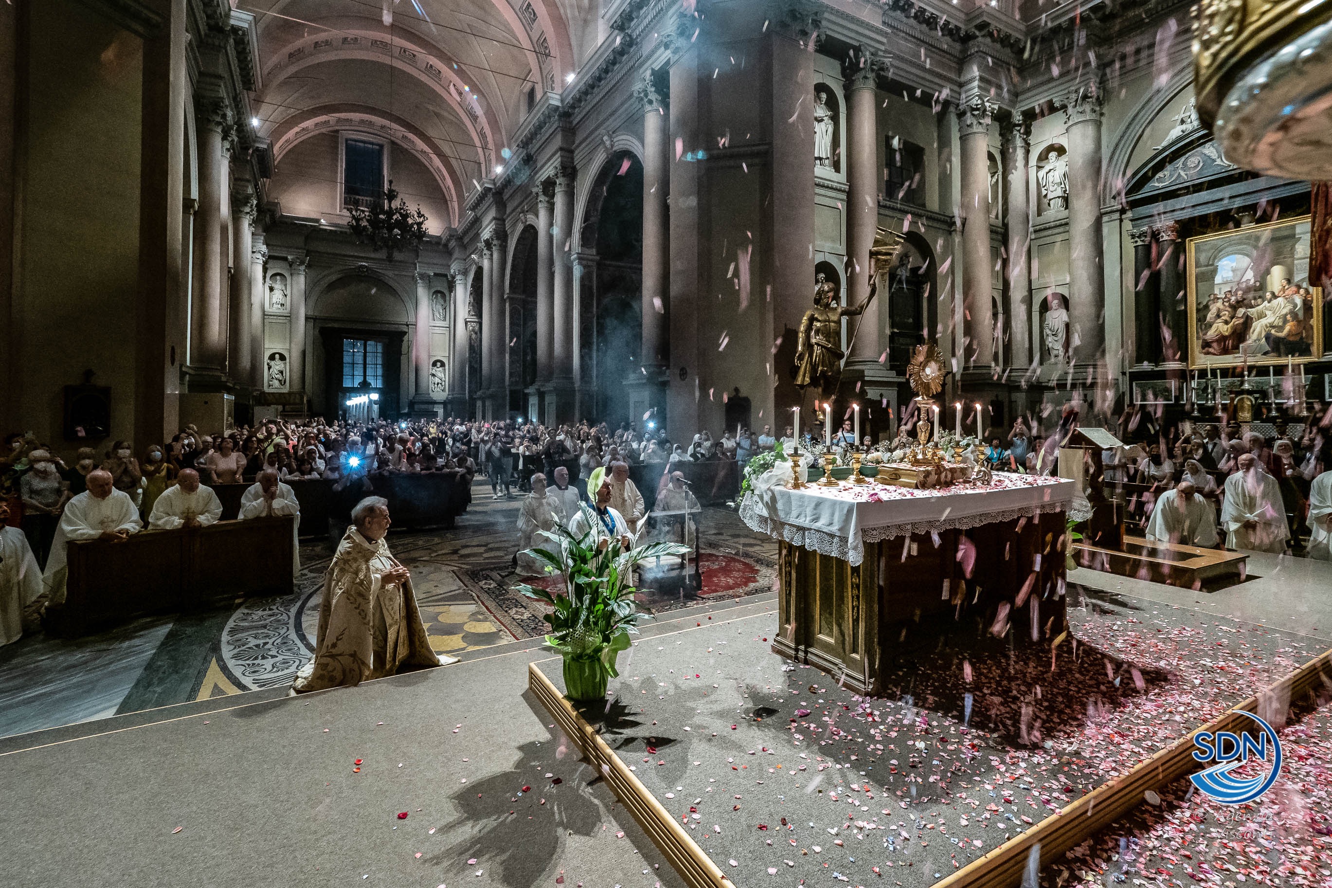Corpus Domini, dopo due anni si è tornati a celebrare il rito dell’infiorata