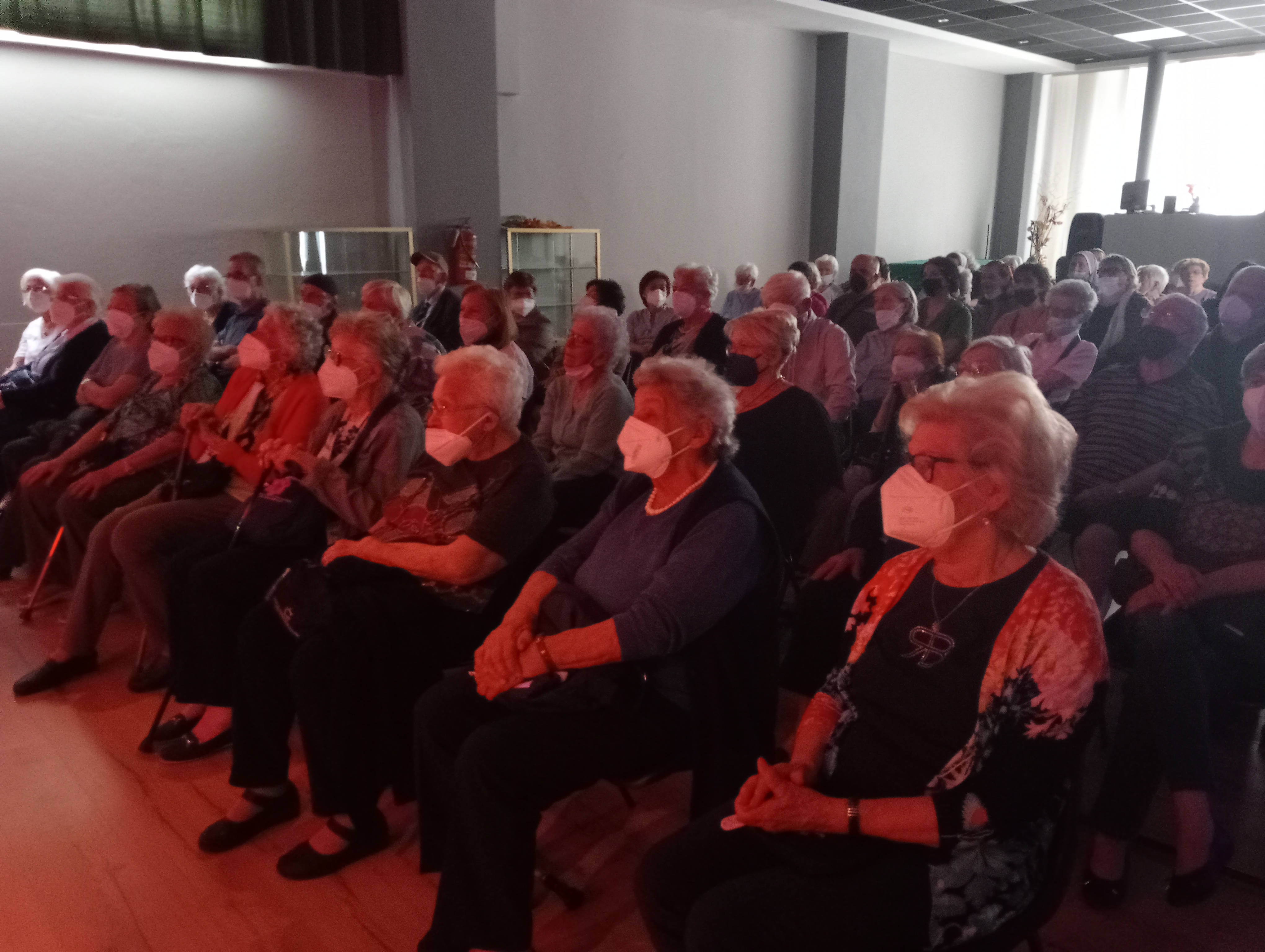 A Novara, con “E’ giunta Primavera”, gli anziani a teatro tra musica e magia
