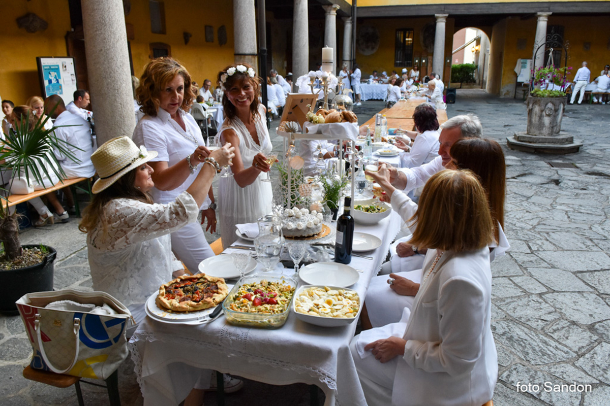Arona: “Nondisolopane” e cena in bianco