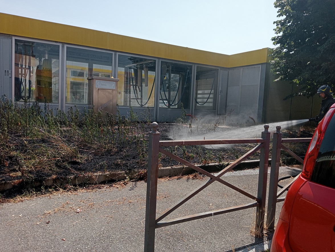 Intervento dei Vigili del fuoco in via Viglio a Novara