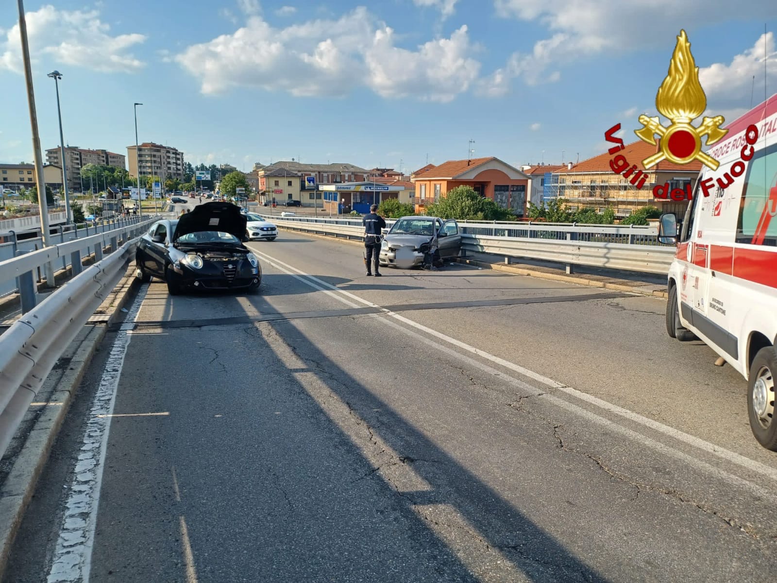 Incidente sul cavalcavia di San Martino a Novara: tre feriti