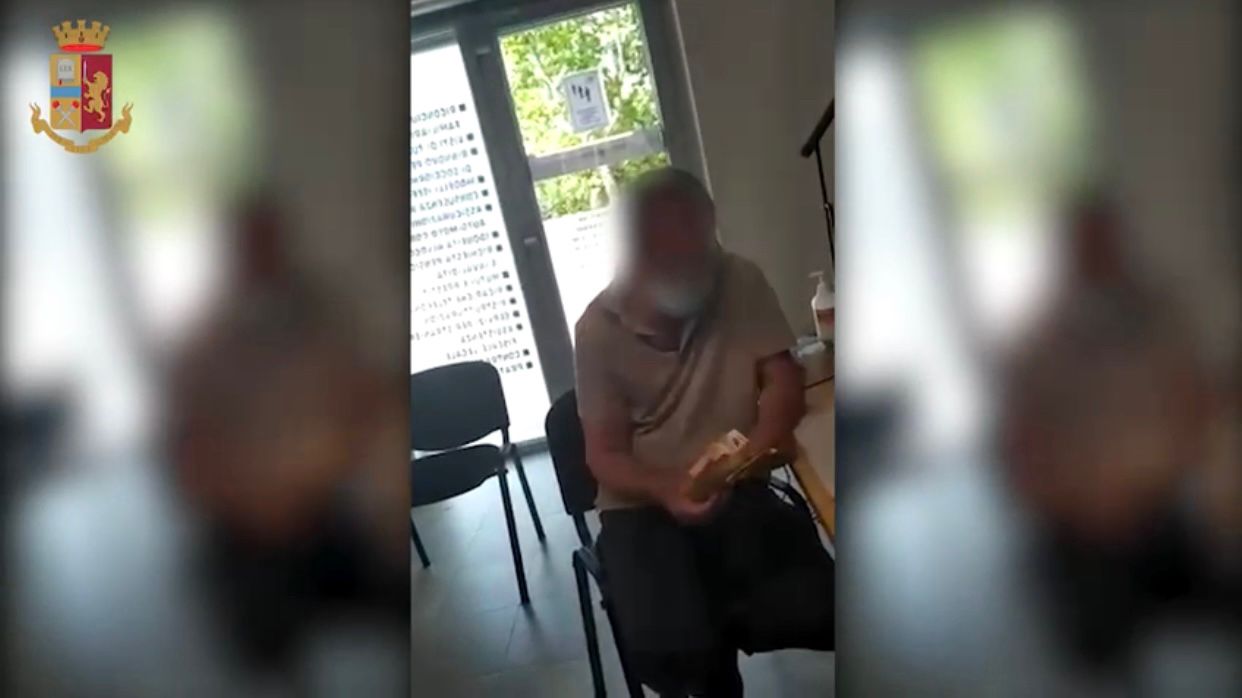 Truffe sui falsi permessi di soggiorno: fino a 6mila euro per false richieste. Operazione della Polizia di Stato