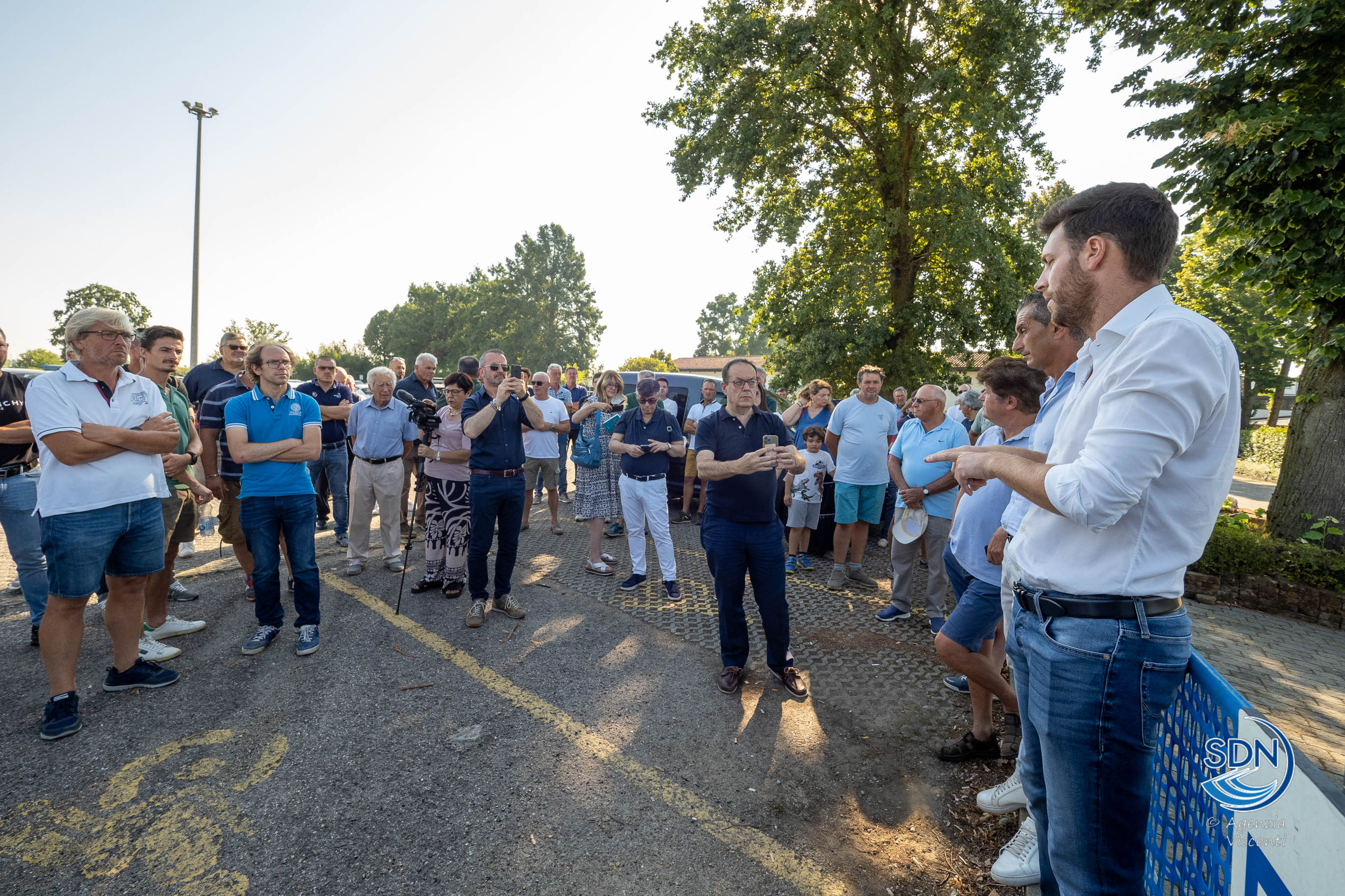 Non c'è più acqua: la protesta degli agricoltori novaresi a Novarello