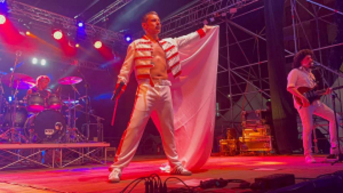 All’Alpàa Paolo Belli dà forfait: al suo posto il Freddie Mercury di Quarona