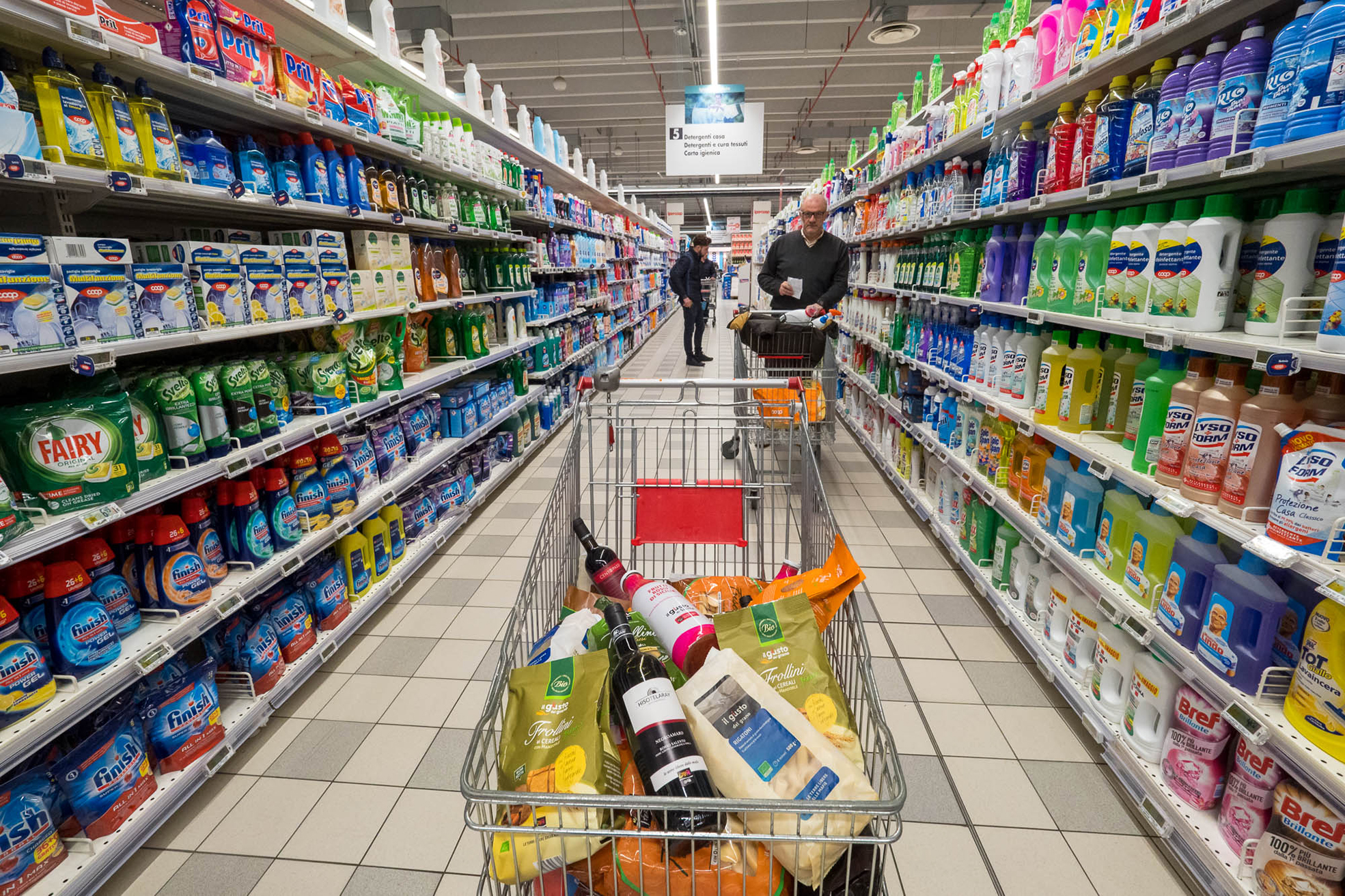 La crisi svuota il carrello In tavola va il risparmio
