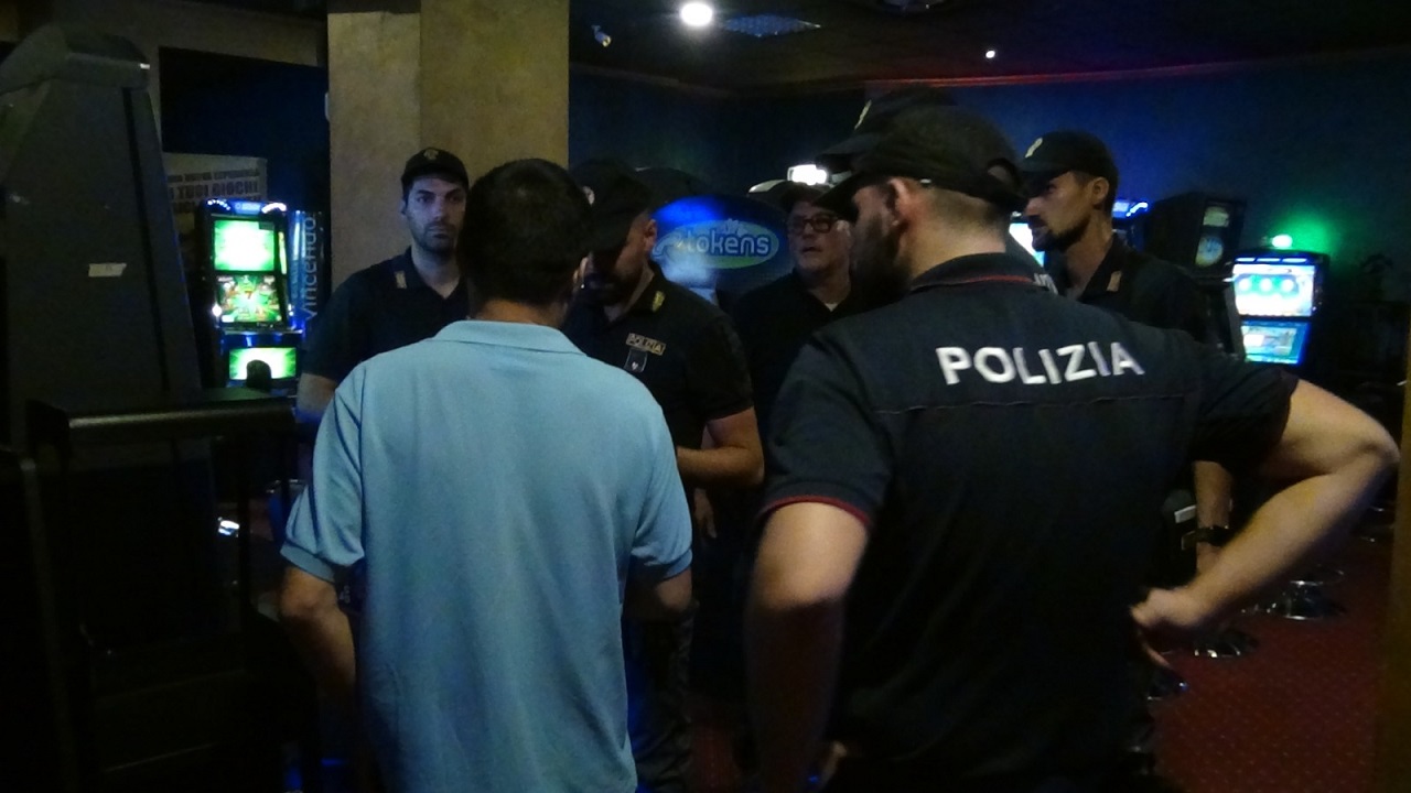 Controlli in città a Novara: sanzionati due esercizi commerciali