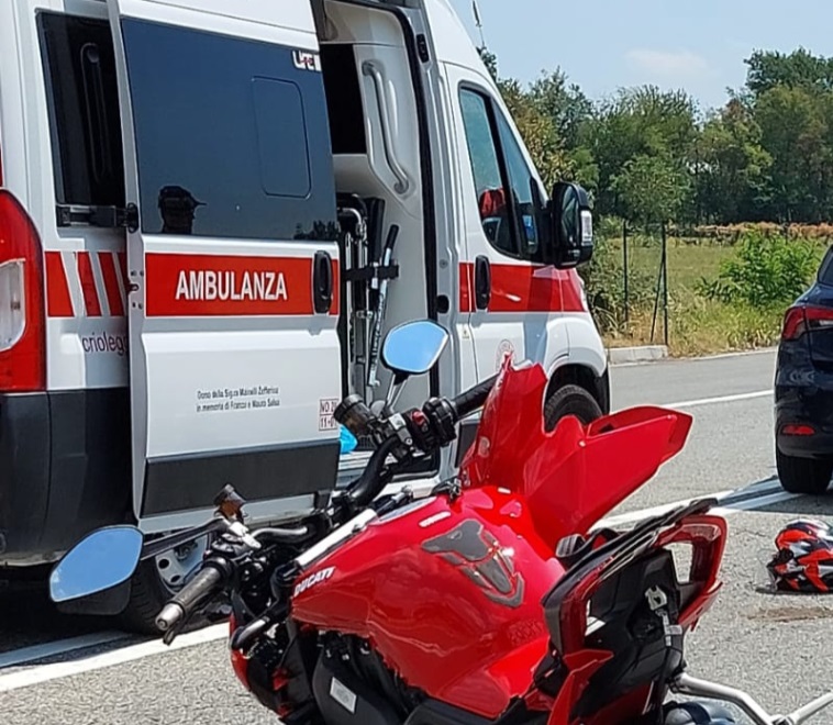 Moto contro furgone a Bellinzago: muore un 49enne