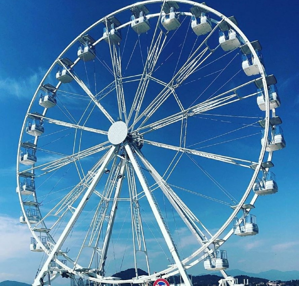 Ruota panoramica e luci per il fine luglio aronese