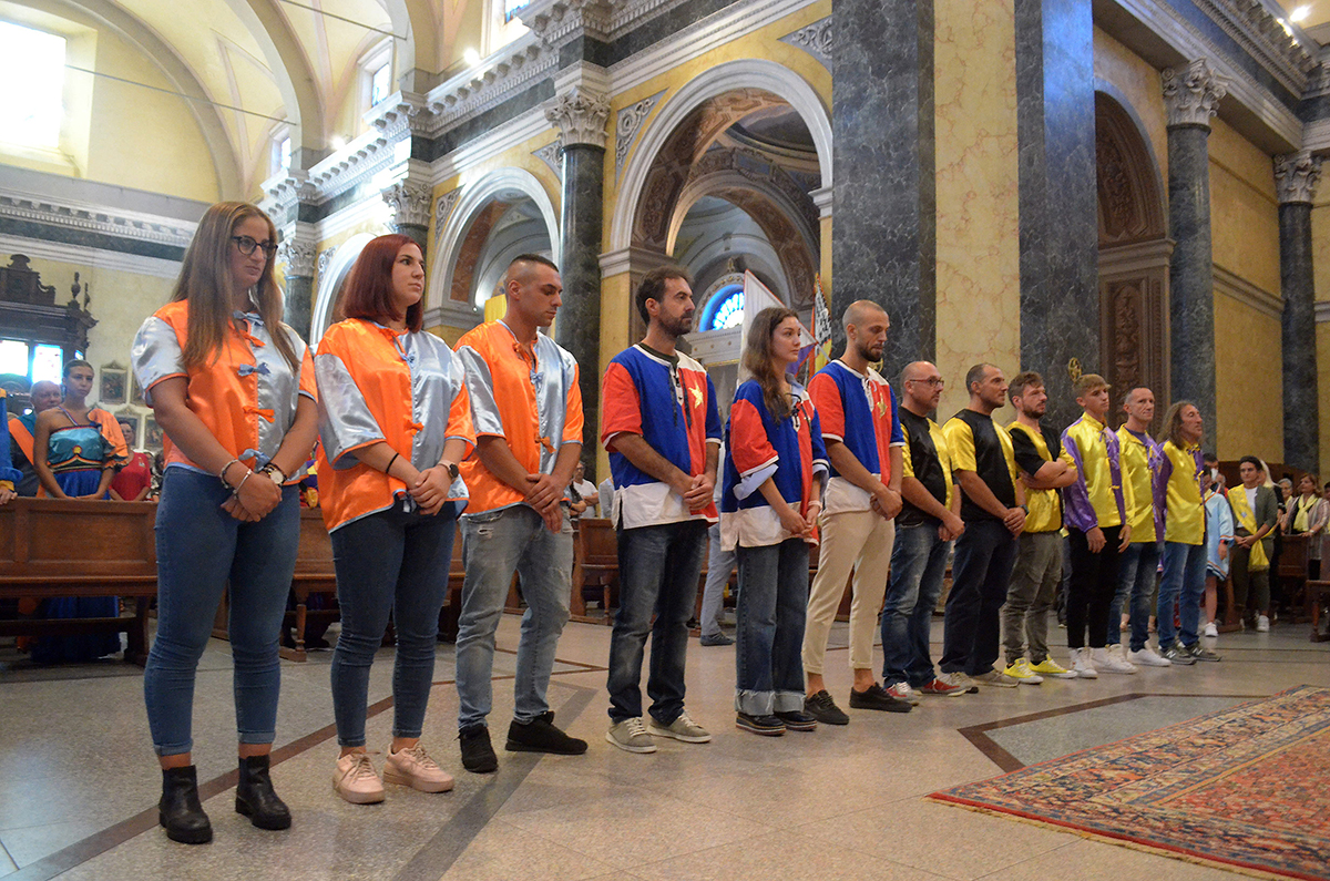 A Cameri salta il palio: la rabbia e la delusione dei fantini
